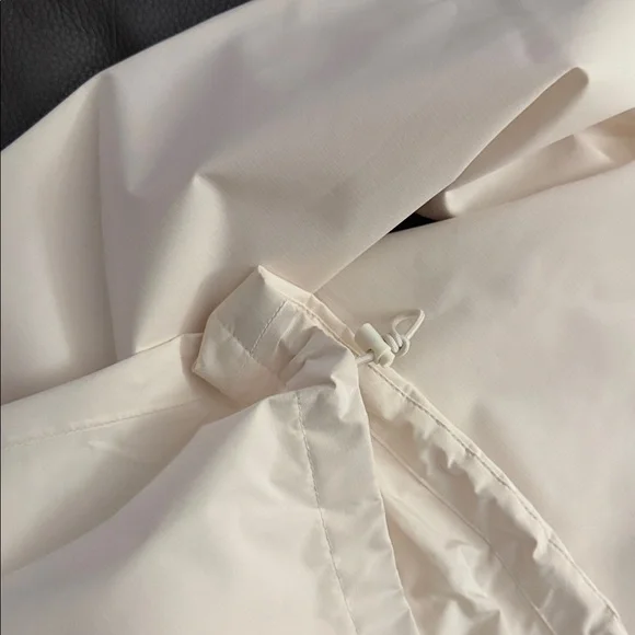 The North Face Women's dryvent Jacket in Cream - Picture 8 of 9